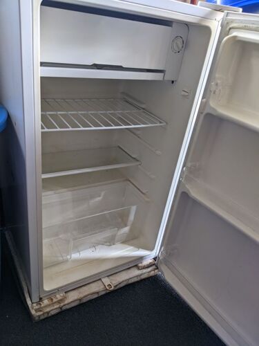 FRIDGE MLANGO MMOJA BADO JIPYA