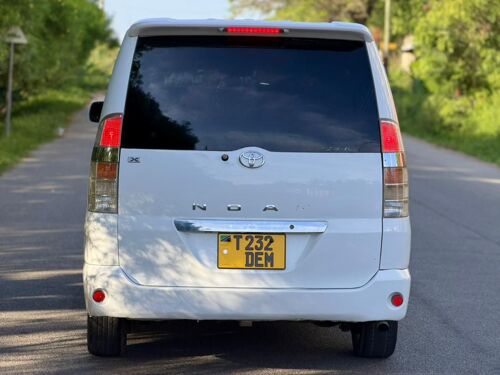 Toyota noah vox