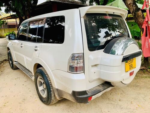 Mitsubishi Pajero Ya Petrol 