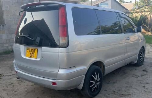 TOYOTA NOAH SR40 INAUZWA 6M