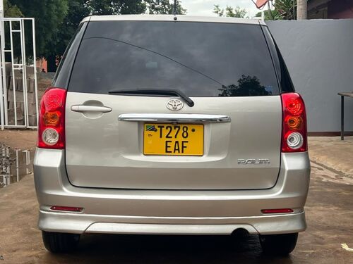 Toyota raum 