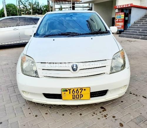TOYOTA IST