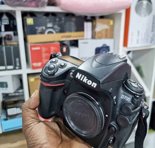 NIKON 700D