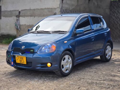 Vitz old model Rs 
