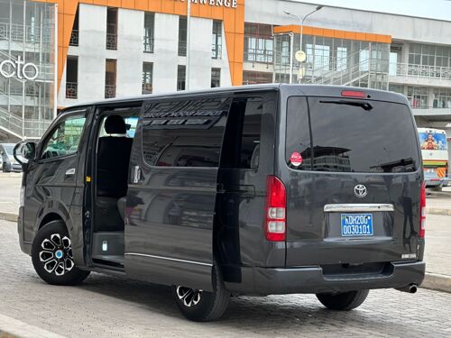 Toyota hiace quantum 