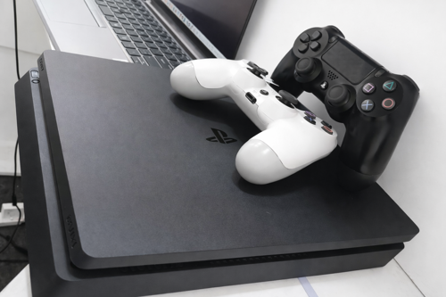 ps 4 slim 