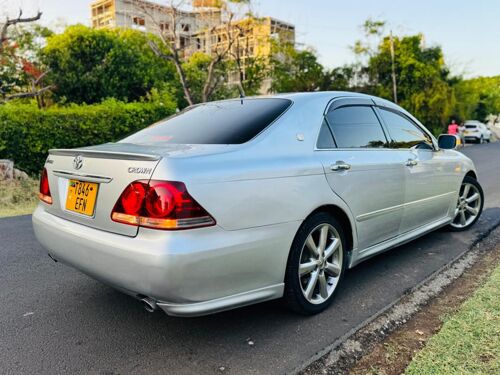 NAUZA TOYOTA CROWN ATHLETE NZU