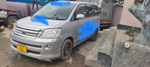 TOYOTA NOAH VOX