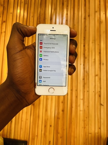 i phone 5SE 32GB USA version