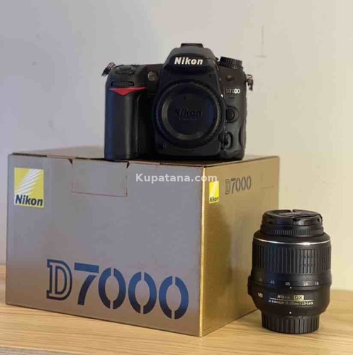 NIKON D7000 camera 