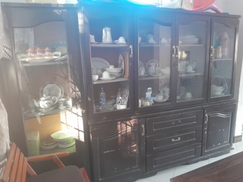 KABATI KUBWA LA VYOMBO LA MBAO