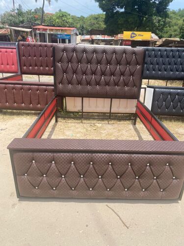 KITANDA BEDSOFA YA CHUMA 5X6