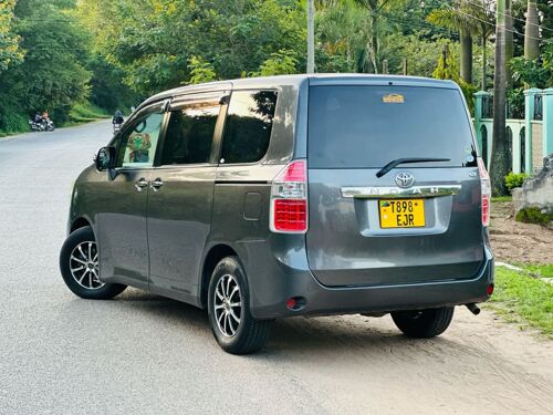 Toyota noah new shep 