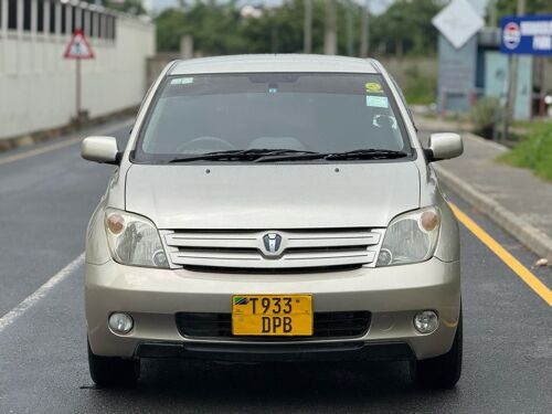 NAUZA TOYOTA IST NZURI 