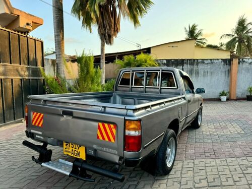 NAUZA TOYOTA HILUX SINGLE CABI