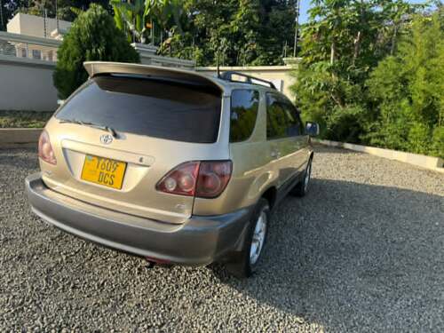 TOYOTA HARRIER