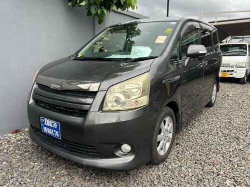 NAUZA TOYOTA NOAH NEW SHAPE