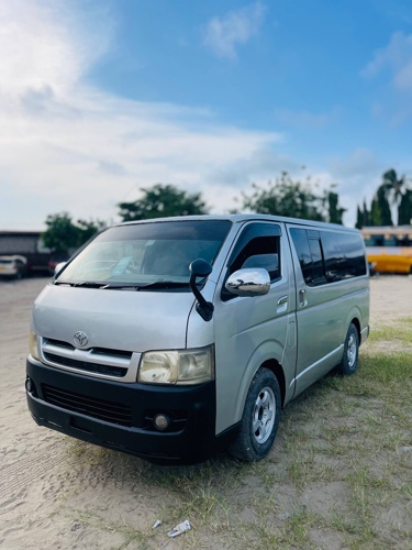TOYOTA HIACE
