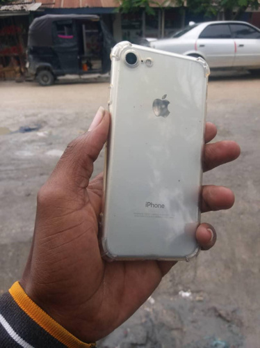 7G ..32GB..BH 100 Ipo Clean