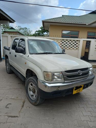 TOYOTA HILUX DOUBLE CABIN