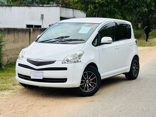 Toyota ractis 