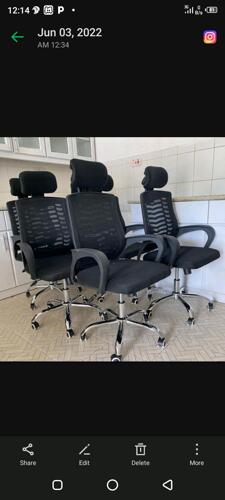 Headrest mesh chair