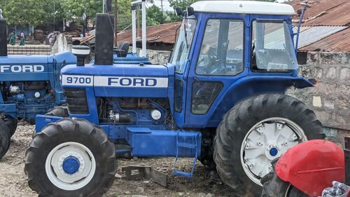 Ford tractor inauzwa
