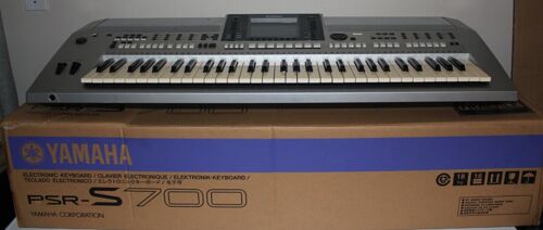 Yamaha PSR-S700 keyboard 