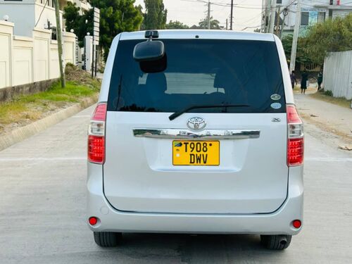 NAUZA TOYOTA NOAH NEW SHAPE 