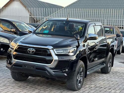 Hilux nauza new safi sana