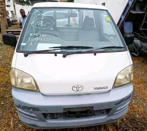 TOWN HIACE NAUZA NEW SAFI 