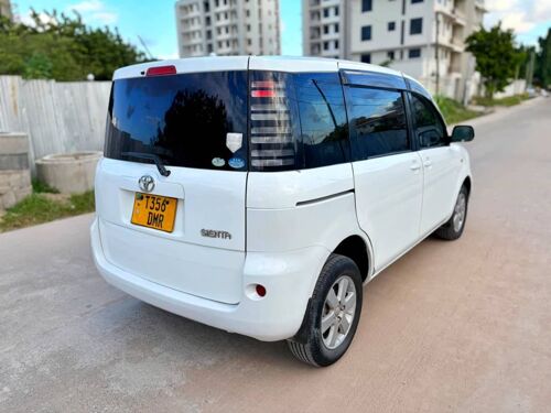 Toyota Sienta 