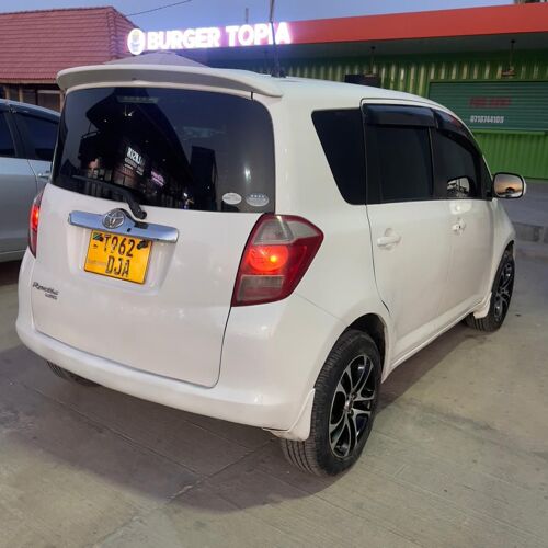 Toyota ractis inauzwa 10