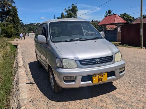 Toyota noa ipo mwanza