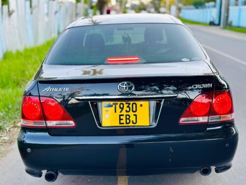 Toyota crown athletes 