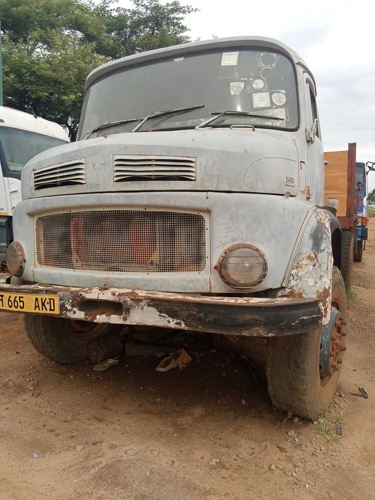 Mercedes Benz truck with Crane