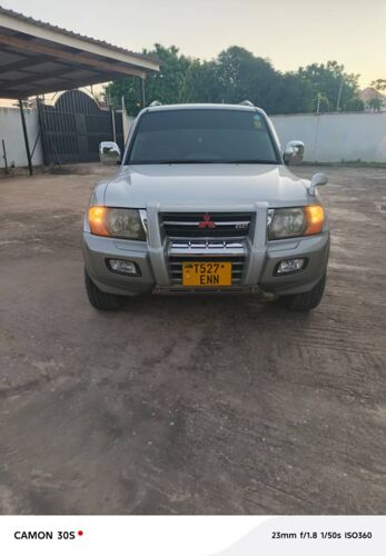 Mistubish pajero petrol 