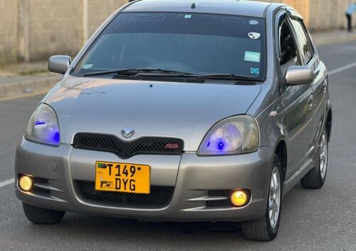 Vitz old model Rs