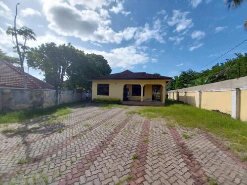 Three bedroom house for rent