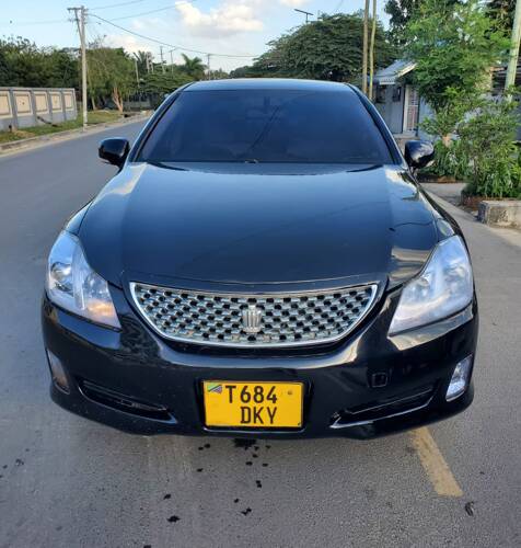 NAUZA TOYOTA CROWN 