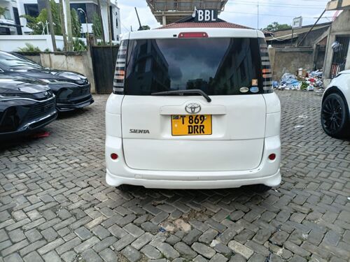 NAUZA TOYOTA SIENTA NZURI SANA