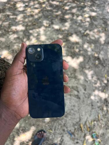 iPhone 13 plain