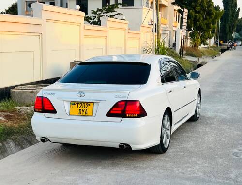 NAUZA TOYOTA CROWN ATHLETE 