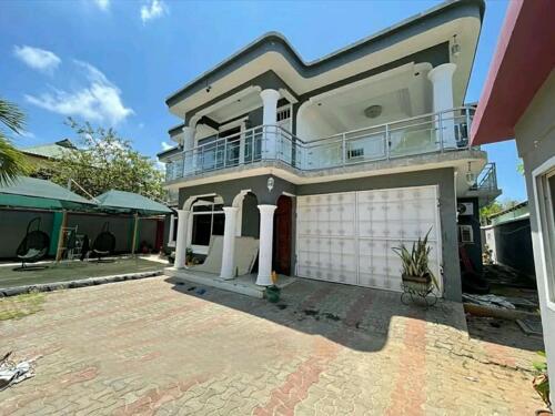 5BEDROOM HOUSE AT MBEZI BEACH SHOPPERS