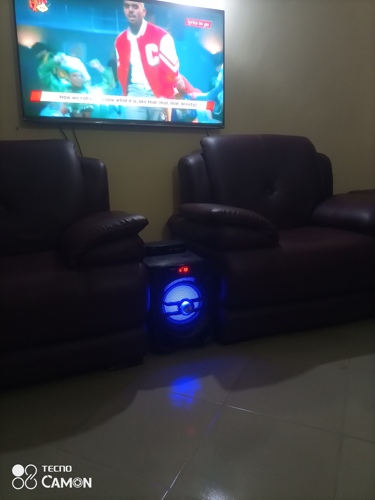 Tv Hisense smart 55" na Mziki