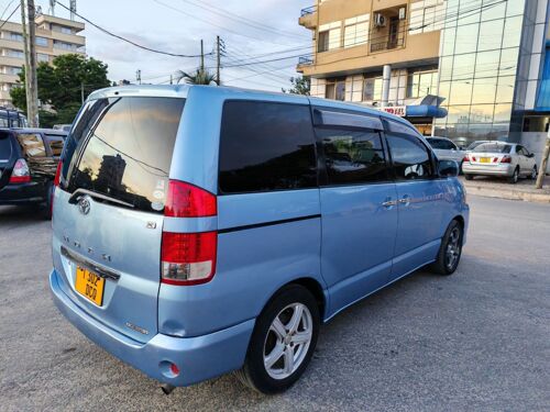 Toyota Noah nw