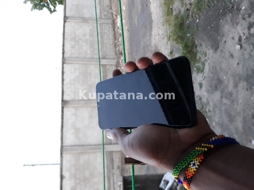 Infinix  Hot8   ,,,,,Ram 2gb ,,,,internal 32gb,,,,, haina tatzo lolote,,,160k ,,,,0769412215