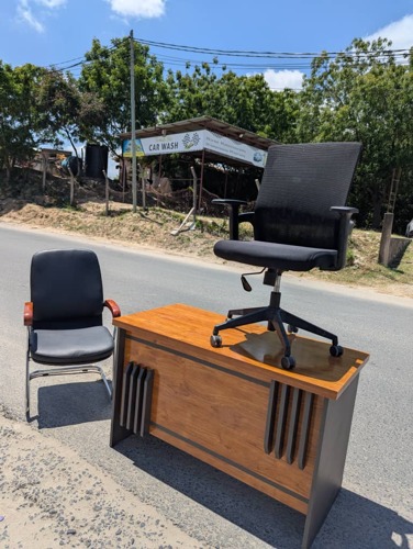 Office table and chairs 