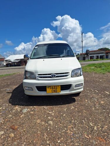 TOYOTA NOAH 