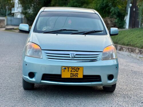 Toyota raum 